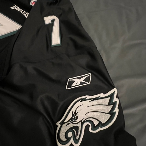 Reebok Men's Black and Green Jersey - Picture 5 of 7